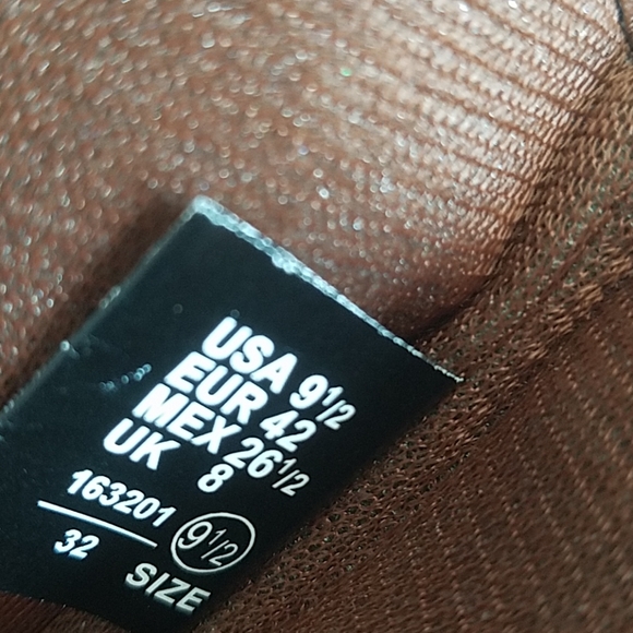 2 pairs of boots - Picture 7 of 8